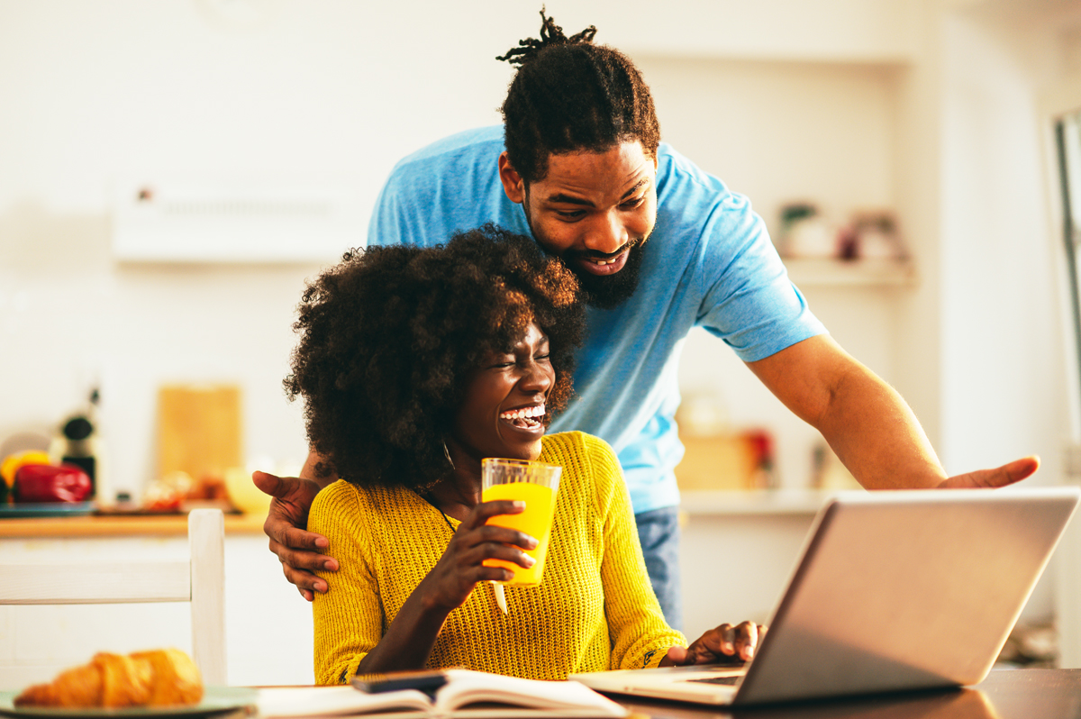Happy and engaged employees in the workplace demonstrating that happy employyes boost profits
